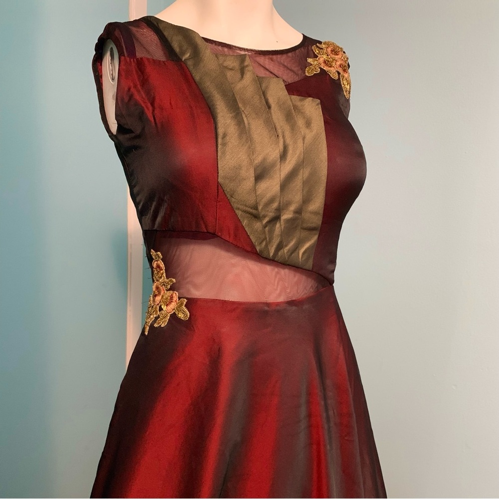 Magnificent Iridescent Red Gown - Picture 4 of 15